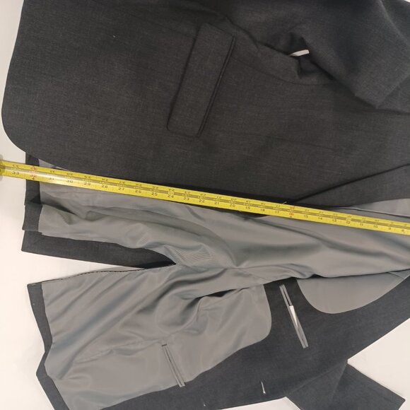 Dark Charcoal Suit. Very sharp. - Picture 7 of 8